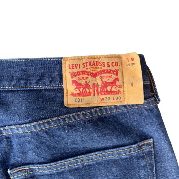 Levi's Strauss & Co 501 Button Fly Straight Leg Medium Wash Jeans Men's 36x30 - Picture 3 of 7
